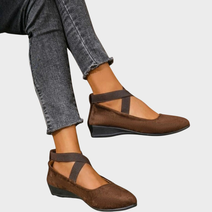 Regina | Closed Wedge Shoes
