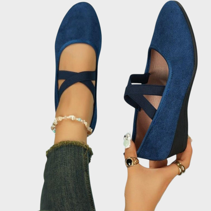 Regina | Closed Wedge Shoes