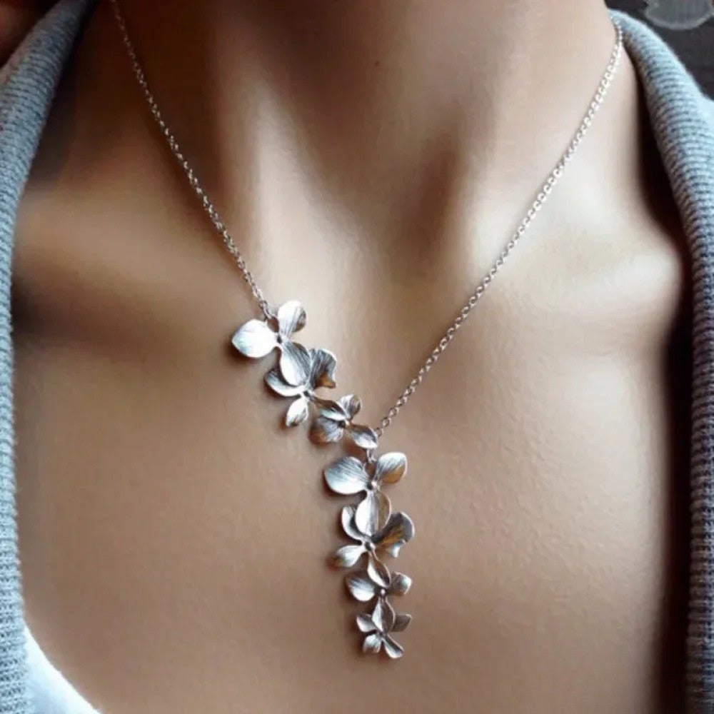 Quinn | Antique Silver-Tone Floral Necklace