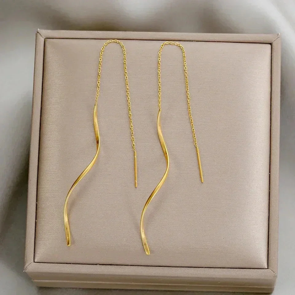 Isaline | Long Earrings with Wavy Design — view 10