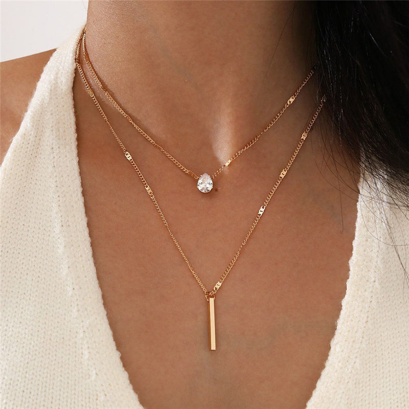 Georgette | Vintage Necklace Set with Gold-Tone Pendant — view 3