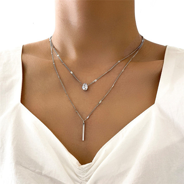 Georgette | Vintage Necklace Set with Gold-Tone Pendant — view 2