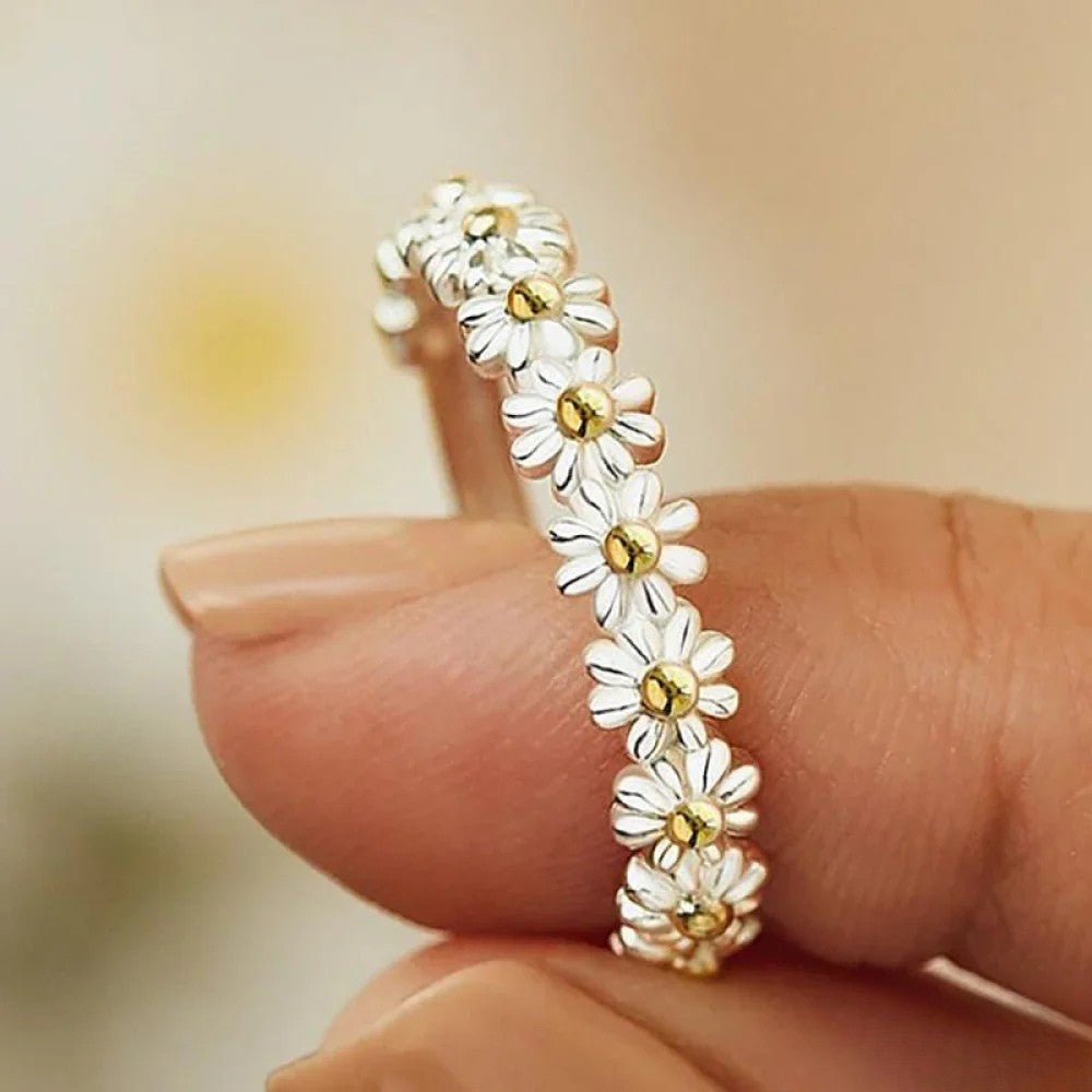 Vivienne | Adjustable Silver-Tone Ring with Hand-Painted Enamel Daisy